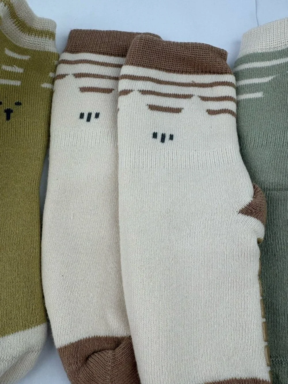 *New 3-Pairs Kids Child Gripper Socks Beige Gray Brown
